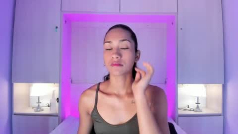 anaacollins_ online show from 13, 6, 2026