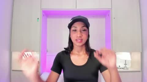 anaacollins_ online show from 17, 6, 2026