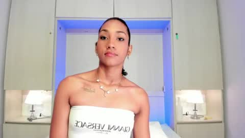 anaacollins_ online show from 26, 6, 2026