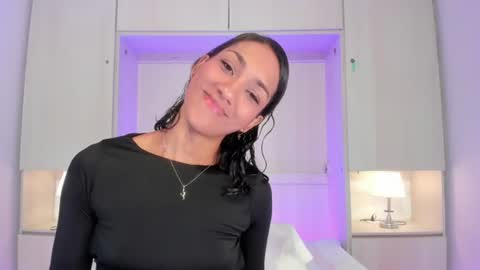 anaacollins_ online show from 27, 6, 2026