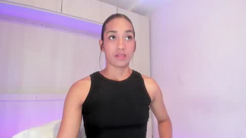 anaacollins_ online show from 26, 7, 2026