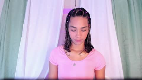 anaacollins_ online show from 27, 7, 2026
