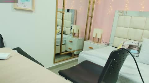 Anahi  online show from 23, 11, 2025