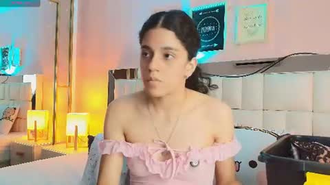 Snapshot of anahi_maite chatting on 25, 7, 2026 Anahi online show from 25, 7, 2026