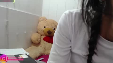 Anahi Browns online show from 6, 10, 2025