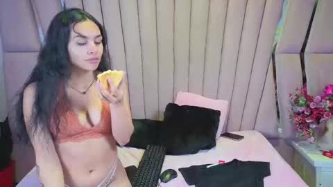 AbbyAndAntonela online show from 15, 12, 2025