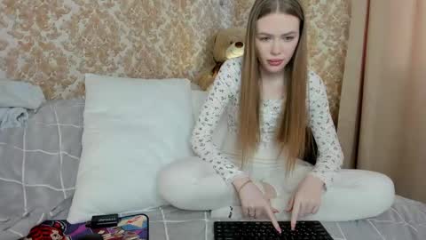 anayalowe online show from 22, 4, 2026