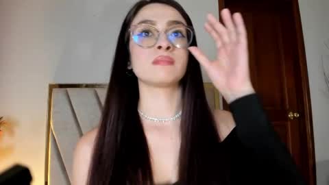 Andra Cyrus online show from 28, 4, 2026