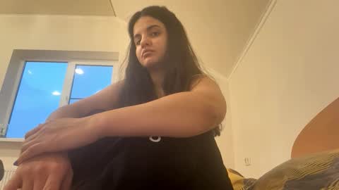 Snapshot of andrafendt chatting on 16, 11, 2025 Viola online show from 16, 11, 2025