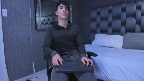 Snapshot of andre_parker chatting on 5, 12, 2024 Andre Parker online show from 5, 12, 2024