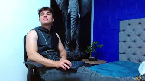 Snapshot of andre_parker chatting on 13, 2, 2025 Andre Parker online show from 13, 2, 2025