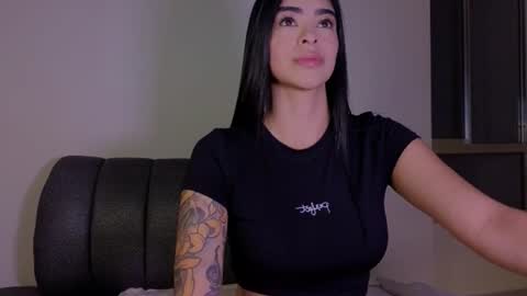 Snapshot of andrea_torres_ chatting on 22, 6, 2026 online show from 22, 6, 2026