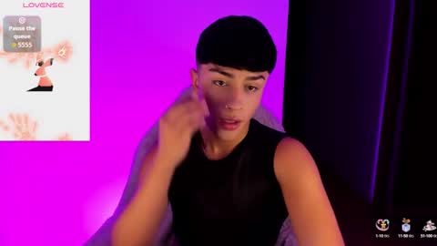 Snapshot of andreewwx_m chatting on 8, 11, 2025 Andrew online show from 8, 11, 2025