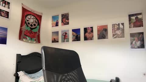 Snapshot of andres_vargas_ chatting on 7, 10, 2025 Andres online show from 7, 10, 2025