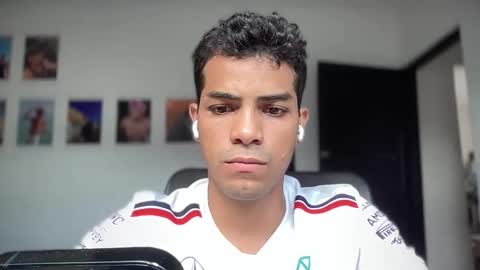 Snapshot of andres_vargas_ chatting on 21, 10, 2025 Andres online show from 21, 10, 2025