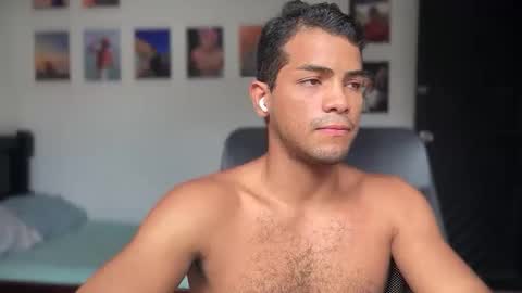 Snapshot of andres_vargas_ chatting on 24, 10, 2025 Andres online show from 24, 10, 2025