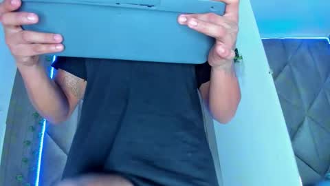 ANDREW KENNOXX online show from 4, 2, 2026