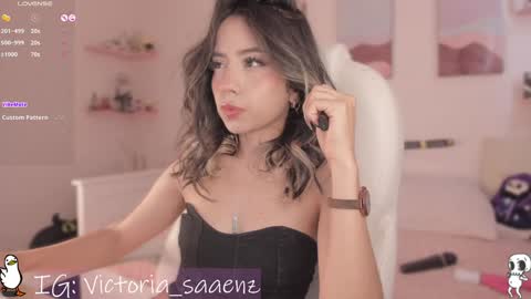 Victoria Senz  online show from 6, 2, 2025