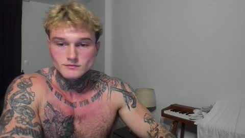 Snapshot of andy_hunk chatting on 13, 12, 2025 Andrew online show from 13, 12, 2025