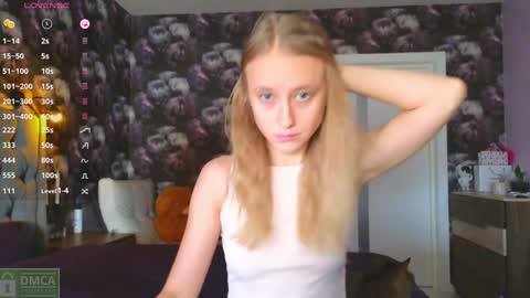 Snapshot of angeellina chatting on 27, 12, 2024 angeellina online show from 27, 12, 2024