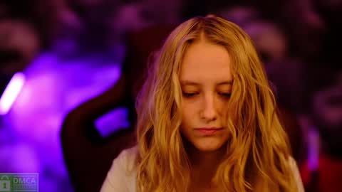 Snapshot of angeellina chatting on 1, 1, 2025 angeellina online show from 1, 1, 2025