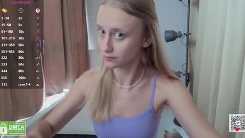 Snapshot of angeellina chatting on 6, 10, 2025 angeellina online show from 6, 10, 2025