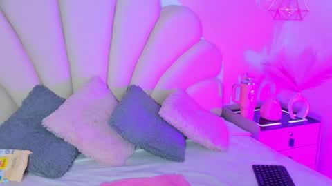 Snapshot of angel_bloom1 chatting on 4, 8, 2026 Angel online show from 4, 8, 2026