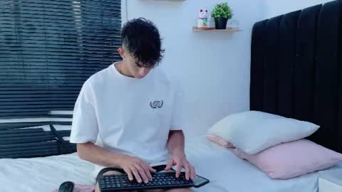 angel_boy0 online show from 1, 7, 2026