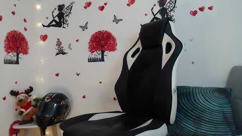 Angel Curl online show from 25, 1, 2025