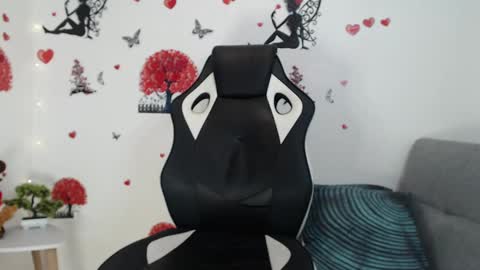 Angel Curl online show from 12, 2, 2025