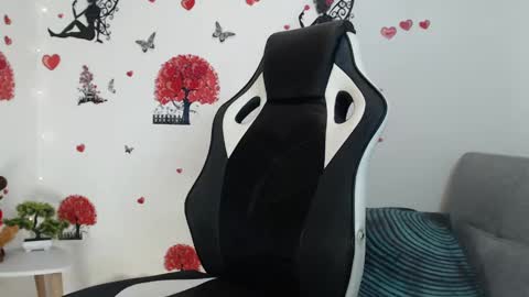 Angel Curl online show from 13, 2, 2025