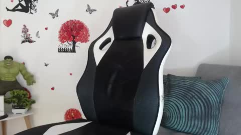 Angel Curl online show from 11, 9, 2025