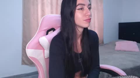 Snapshot of angel_girl10 chatting on 3, 10, 2025 Angel Girl online show from 3, 10, 2025