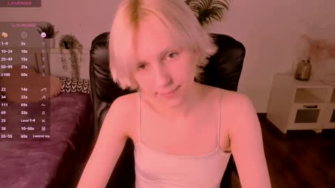 Snapshot of angel_kittie chatting on 10, 11, 2025 angel online show from 10, 11, 2025
