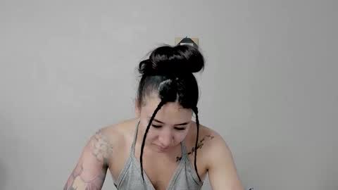 Snapshot of angel_martins chatting on 8, 10, 2025 Angel online show from 8, 10, 2025