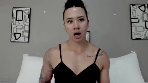 Snapshot of angel_martins chatting on 5, 11, 2025 Angel online show from 5, 11, 2025