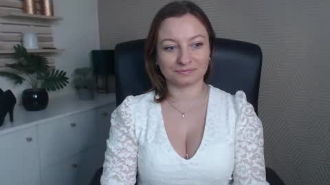 Angela online show from 5, 12, 2025