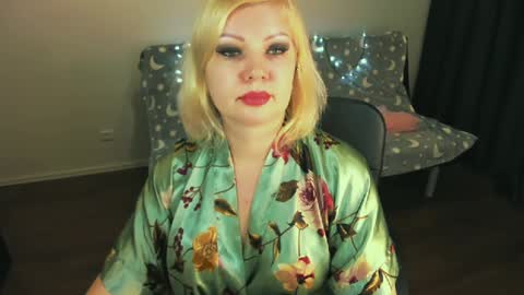 Snapshot of angelaroberti2 chatting on 12, 1, 2025 glow online show from 12, 1, 2025