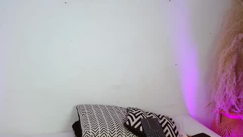 Snapshot of angelbacker chatting on 17, 12, 2025 Angel online show from 17, 12, 2025