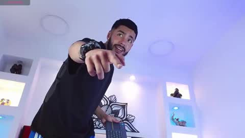 Snapshot of angelbacker chatting on 20, 12, 2025 Angel online show from 20, 12, 2025