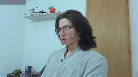 Snapshot of angelbennet_ chatting on 3, 2, 2025 Angel Bennet online show from 3, 2, 2025