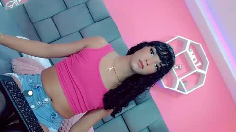 Snapshot of angeles_bust chatting on 24, 1, 2025 angeles_bust online show from 24, 1, 2025