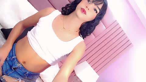 Snapshot of angeles_bust chatting on 3, 2, 2025 angeles_bust online show from 3, 2, 2025