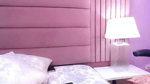 Snapshot of angeles_bust chatting on 13, 2, 2025 angeles_bust online show from 13, 2, 2025