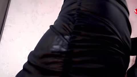 Snapshot of angeles_bust chatting on 15, 2, 2025 angeles_bust online show from 15, 2, 2025