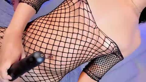 Snapshot of angeles_bust chatting on 10, 10, 2025 angeles_bust online show from 10, 10, 2025