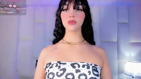 Snapshot of angeles_bust chatting on 28, 10, 2025 angeles_bust online show from 28, 10, 2025