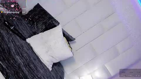 Snapshot of angeles_bust chatting on 31, 10, 2025 angeles_bust online show from 31, 10, 2025