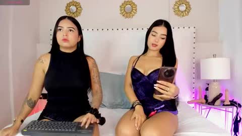 Snapshot of angeles_de_charly chatting on 28, 11, 2025 angeles_de_charly online show from 28, 11, 2025