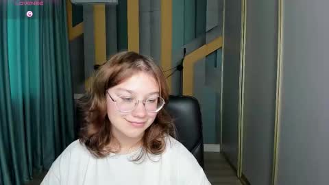 Snapshot of angelinalow chatting on 30, 10, 2025 AngelinaLow online show from 30, 10, 2025